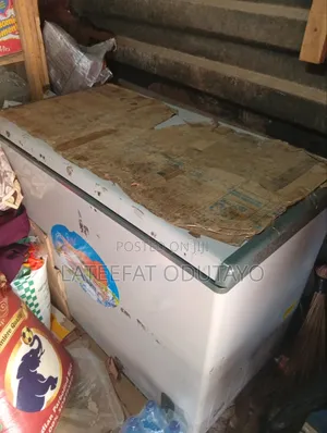 A Neatly Used AUCMA Chest Freezer for Sale