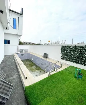 5bdrm Duplex in Ikota for rent