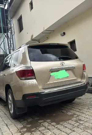 Toyota Highlander 2012 Gold