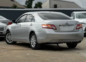 Toyota Camry XLE 4dr Sedan (2.5L 4cyl 6A) 2011 Silver