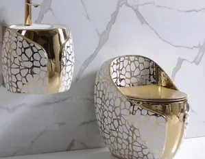 Master's Water Closet With Wall Hung Basin