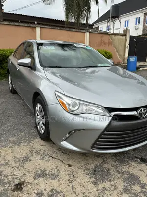 Toyota Camry LE 4dr Sedan (2.5L 4cyl 6A) 2015 Silver