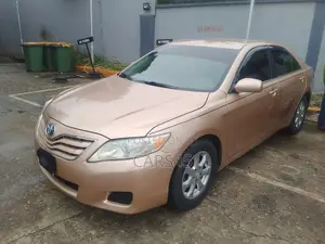 Toyota Camry 2010 Gold