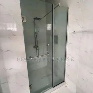 Shower Cubicle Installed With Hinge and 10mm Toughen Glass