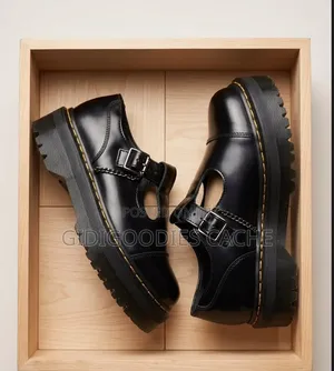 Black Unisex Platform Sandal Shoes With Buckles