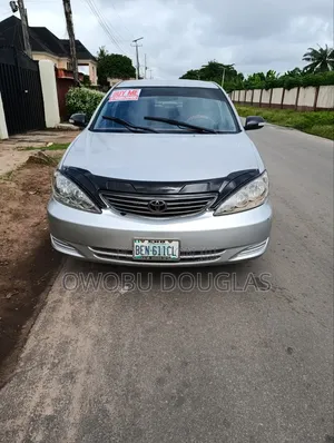 Toyota Camry LE 4dr Sedan (2.4L 4cyl 5M) 2004 Silver