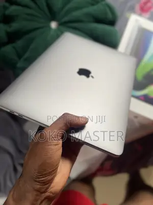 Laptop Apple MacBook Pro 2021 M1 16GB Apple M1 Pro SSD 512GB