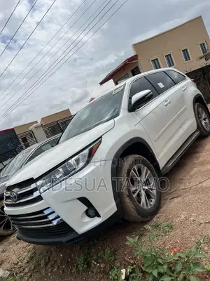 Toyota Highlander LE Plus 4dr SUV (3.5L 6cyl 6A) 2015 White