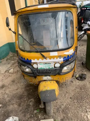 TVS King Cargo 2019 Yellow