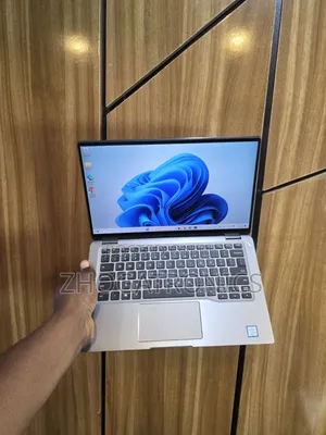 Laptop Dell Latitude 7400 2-in-1 16GB Intel Core i5 SSD 256GB