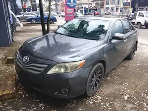 Toyota Camry Base 4dr Sedan (2.5L 4cyl 6M) 2010 Gray