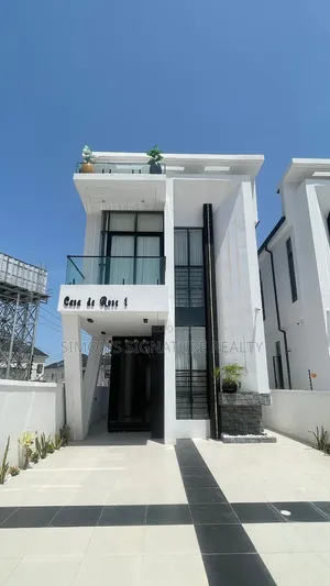 5bdrm Duplex in Ikota for sale