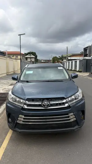Toyota Highlander XLE 4x2 V6 (3.5L 6cyl 8A) 2017 Blue