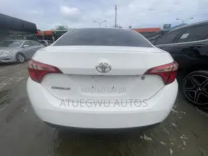 Toyota Corolla LE ECO 4dr Sedan (1.8L 4cyl CVT) 2017 White