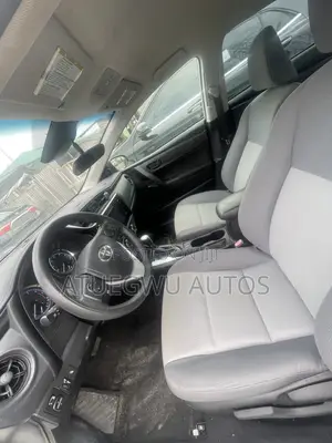 Toyota Corolla LE ECO 4dr Sedan (1.8L 4cyl CVT) 2017 White
