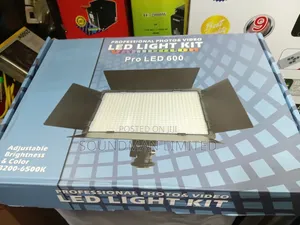 LED 600 Pro Video Light Kit With Tripod Stand Batteries
