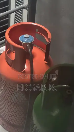 2x Cylinders + Regulator + Some Gas