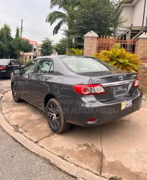 Toyota Corolla LE 4dr Sedan (1.8L 4cyl 4A) 2013 Gray