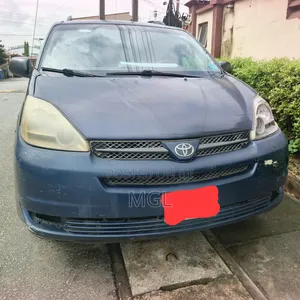 Toyota Sienna 2005 Blue