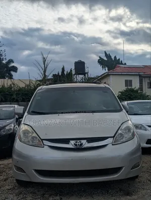 Toyota Sienna 2010 Gold