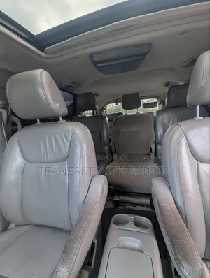Toyota Sienna 2010 Gold