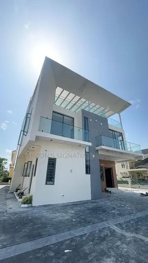 5bdrm Duplex in Chevron for sale