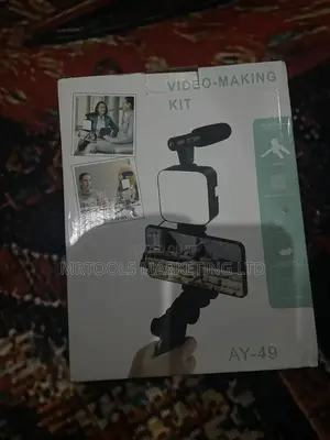 Video Making Kit With Led Flash Light and Mic