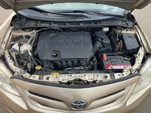 Toyota Corolla 2011 Gold