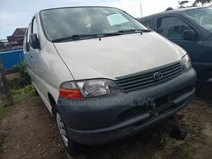 Toyota HiAce 2006 White