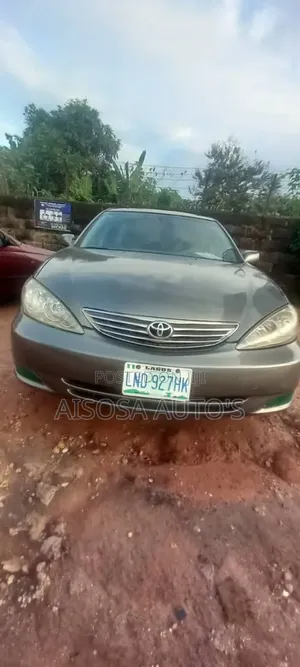 Toyota Camry 2005 Gray