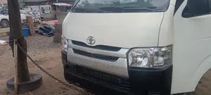 Toyota HiAce 2015 White