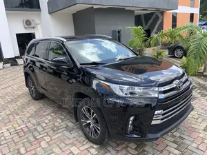 Toyota Highlander LE Plus 4dr SUV AWD (3.5L 6cyl 6A) 2015 Black