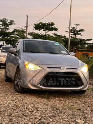 Toyota Yaris 2020 Silver