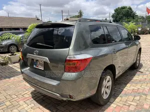 Toyota Highlander Base 2010 Green