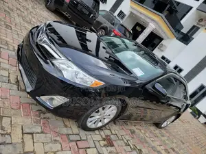 Toyota Camry XLE 4dr Sedan (2.5L 4cyl 6A) 2014 Black