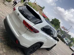 Toyota Highlander SE 2019 White