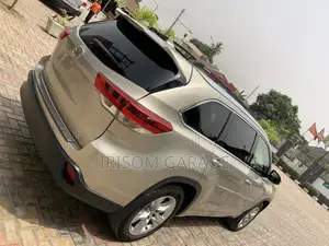 Toyota Highlander Limited 4dr SUV (3.5L 6cyl 6A) 2015 Gold