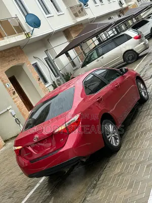 Toyota Corolla LE Plus 4dr Sedan (1.8L 4cyl CVT) 2014 Red