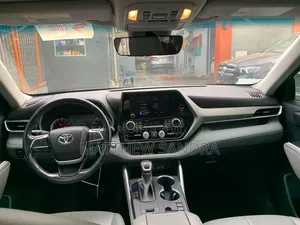 Toyota Highlander XLE AWD 2023 Black