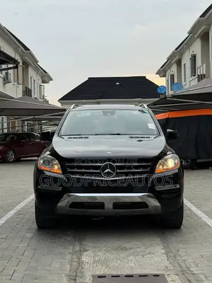 Mercedes-Benz M Class ML350 4dr SUV (3.5L 6cyl 7A) 2014 Black