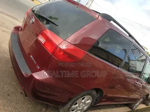 Toyota Sienna 2005 Red