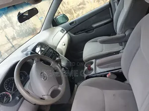 Toyota Sienna 2005 Red