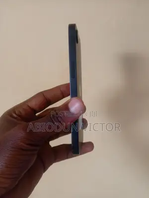 Apple iPhone 16e 128 GB Black