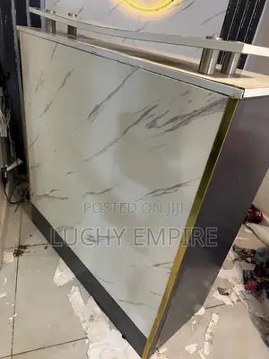 Modern Salon Reception Desk – Used