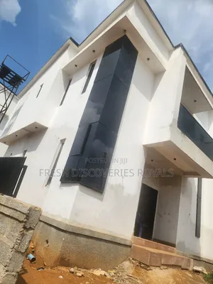 4bdrm Duplex in Ucc, Ushafa for sale