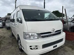 Toyota HiAce 2015 White