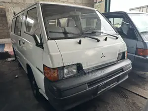 Mitsubishi L300 2005 White