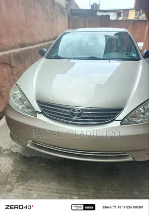 Toyota Camry 2005 Gold