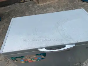 SKYRUn Chest Freezer 200liter Available for New Home