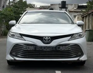 Toyota Camry XLE V6 FWD 2020 White